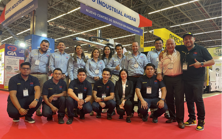 震撼！博創(chuàng)四臺智能注塑機閃耀墨西哥展